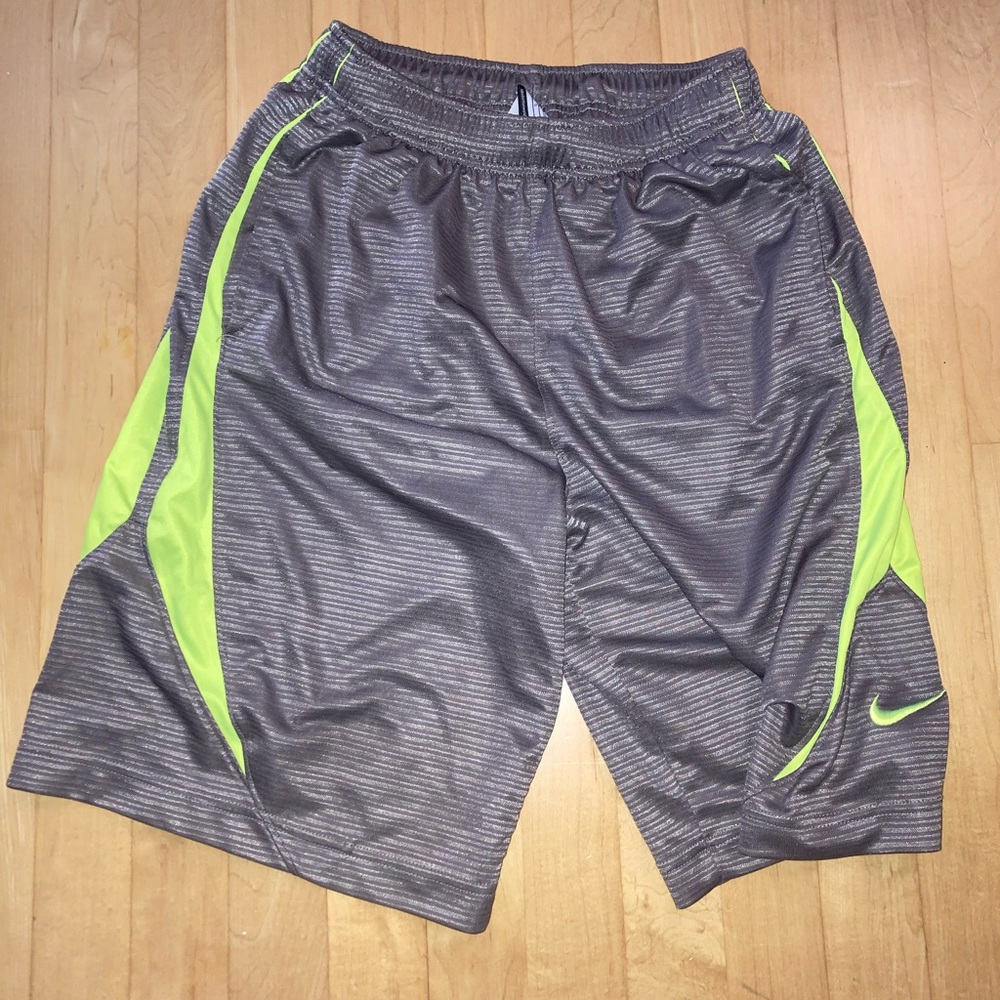 Men’s Large Silver and Green Basketball Shorts Nike Size L (fit small)